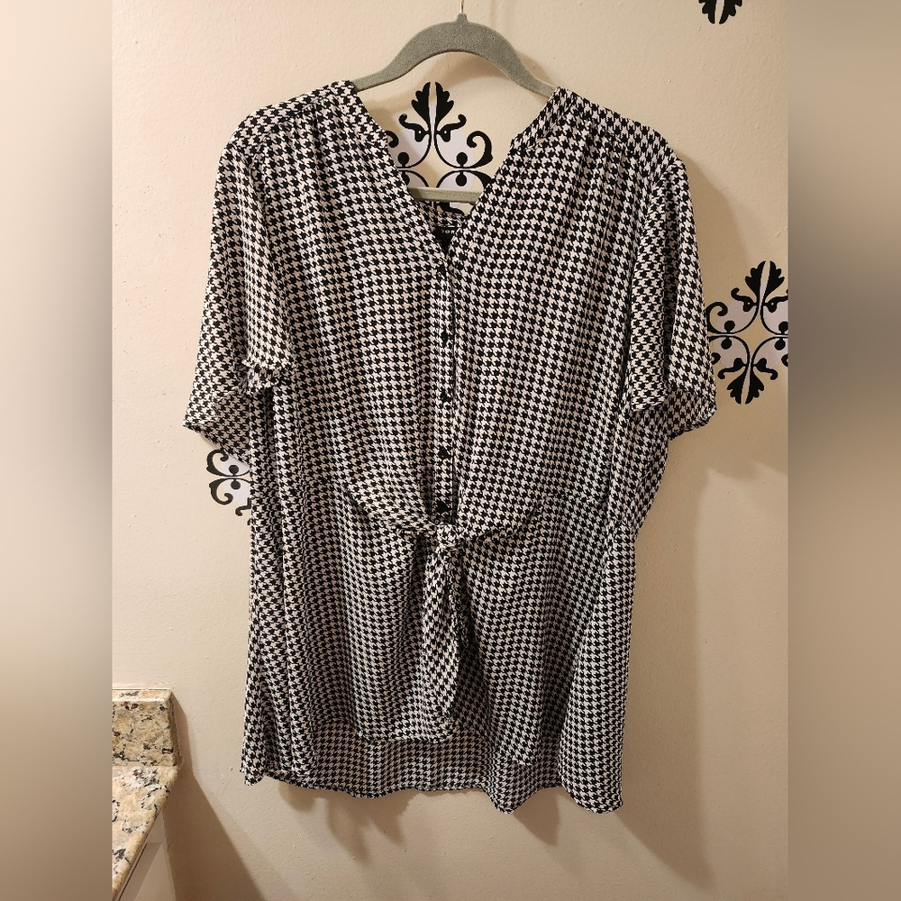Torrid Black and White Houndstooth Blouse